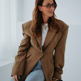 ANOUSHKA'S GO-TO TAUPE BLAZER