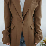 ANOUSHKA'S GO-TO TAUPE BLAZER