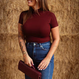 ABIGAIL BORDEAUX TURTLENECK SHORTSLEEVE TOP