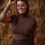 ABIGAIL BROWN TURTLENECK SHORTSLEEVE TOP