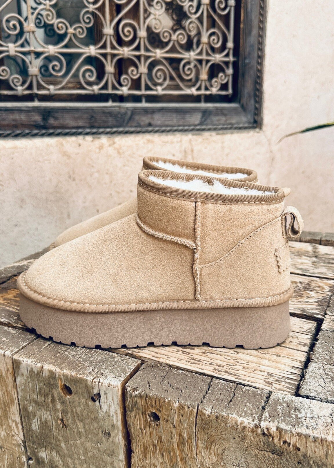BEIGE SUEDE FAUX UGGS – Boetiek Pure Sense - Main Image